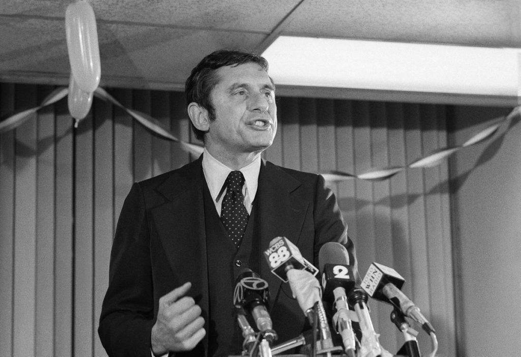 Radio Hall of Famer Barry Farber, one-time NYC mayoral candidate, dead at 90