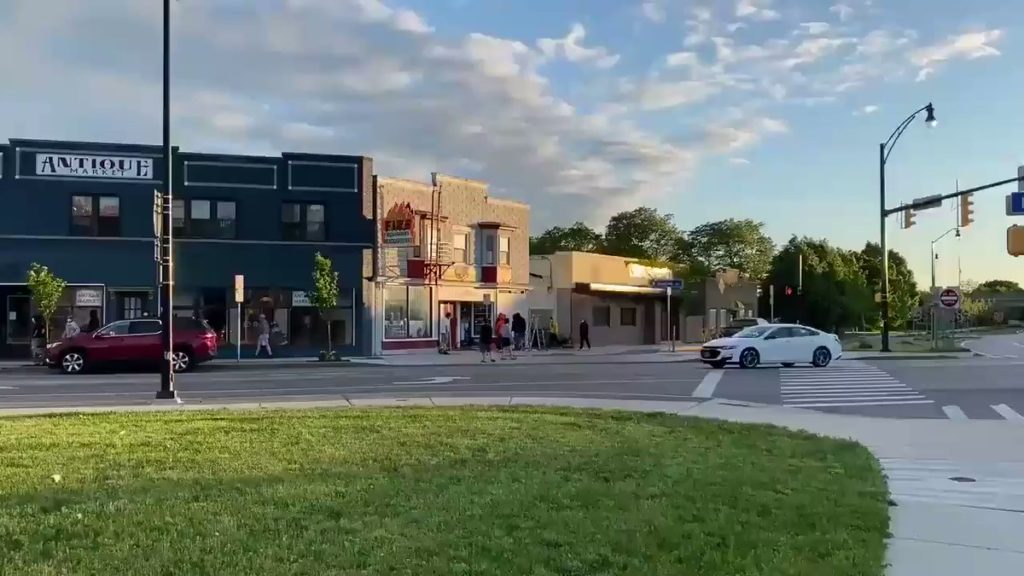 “Protestors” beat the hell out of female shop owner as husband pleads helplessly. In broad daylight.