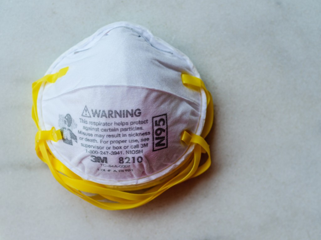 Gov. Inslee issues statewide proclamation requiring Washington residents to wear masks