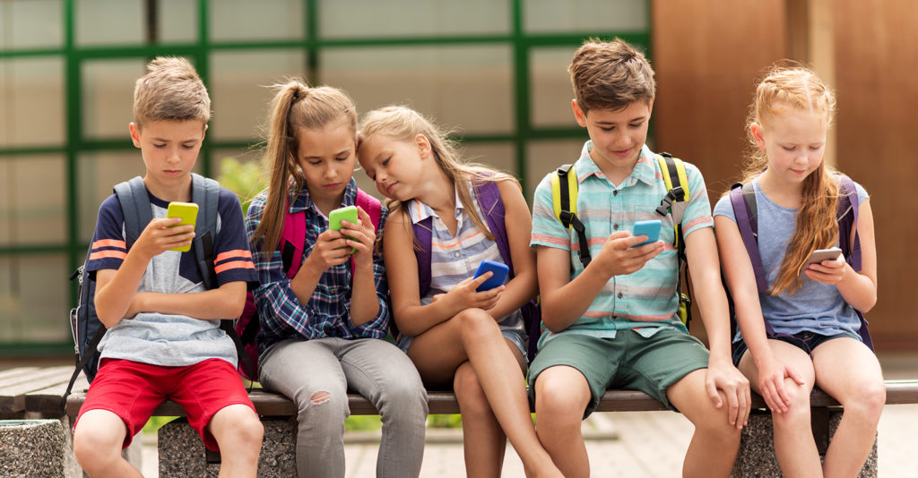elementary school students with smartphones