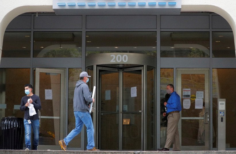 Moderna CMO sells shares as final vaccine trials begin, raising concerns