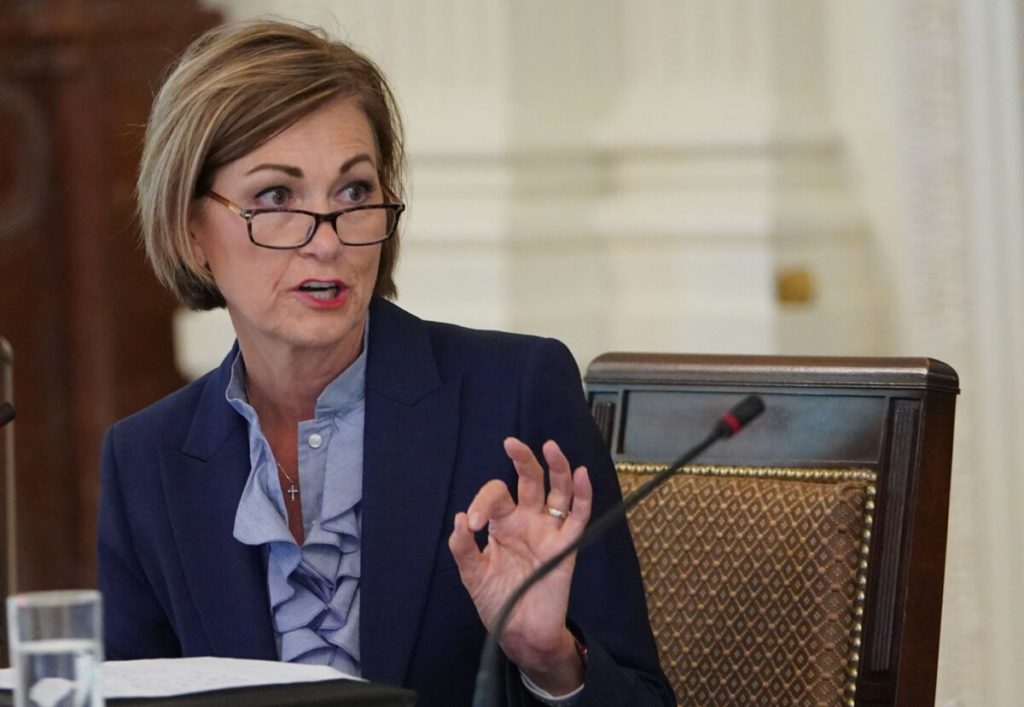Iowa Governor Grants Felons Right to Vote, Ending State’s Holdout Status