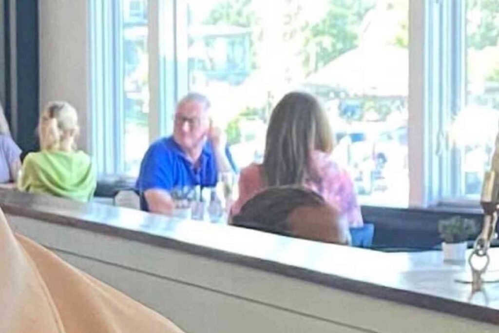 Oh look: Mayor of Philadelphia caught dining inside a restaurant while dining inside restaurants is prohibited in Philadelphia