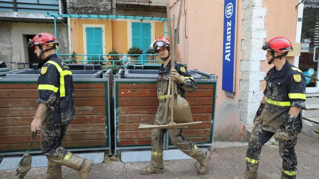 Emergengy personnel walk in a street following heavy rains and floods that hit Breil-sur-Roya, a French village close to the Italian border, on October 5, 2020. © Valery Hache, AFP