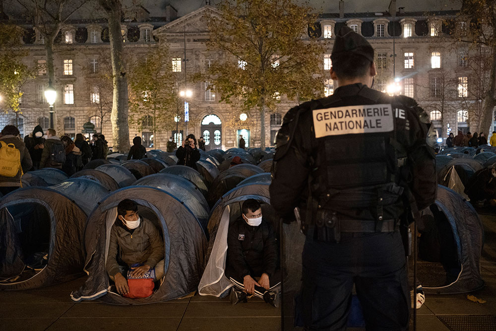 France bans citizens from filming and identifying violent police officers