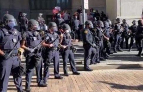 Police In Riot Gear Arrive In Pittsburgh To Break Up Pro-Trump And Anti-Trump Protesters