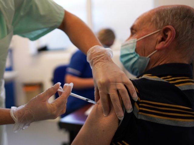 Lockdown Forever: Vaccine Won’t Mean End to Social Distancing, Says UK Govt Doctor