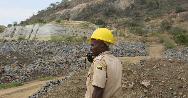 Zimbabwe: Locals Attack Chinese Mine Workers with ‘Crowbars, Picks and Shovels’