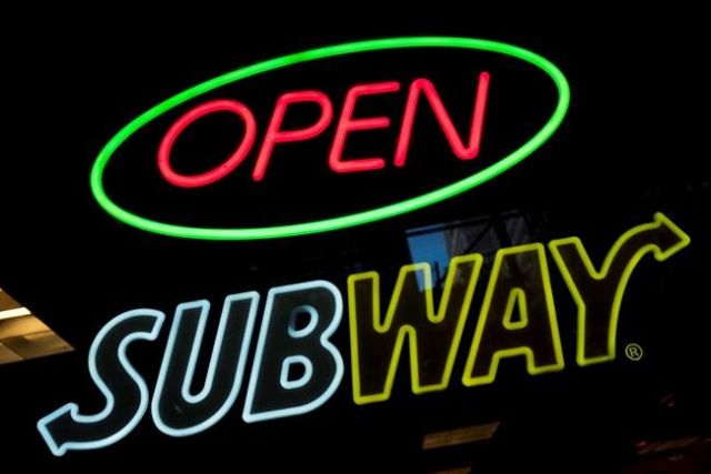 Naked Man Walks Into Subway, Sets Fire to Potato Chip Rack