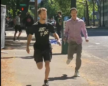 Portland: Man Chased by Knife-Wielding Thug in Broad Daylight (Video)