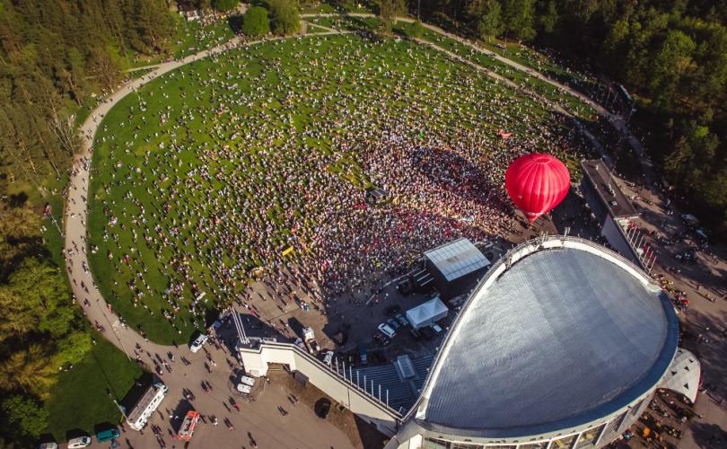 Thousands of Lithuanians March in Defense of Traditional Values After Parliament Drafts Same-Sex Civil Union Legislation