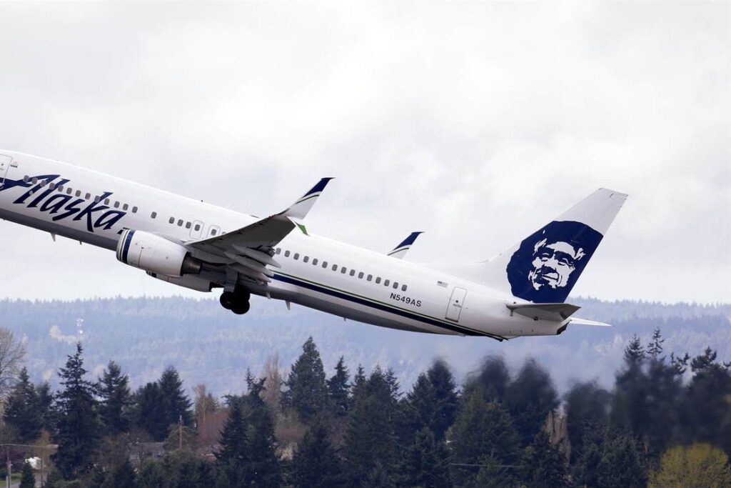 Nonbinary Flight Attendant Fights Dress Code via ACLU, Decries 'Constant Misgendering' Exacerbating 'Depression'