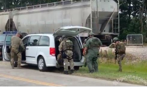 Unmarked Van of Highly Armed Officers Arrive at Trump Rally in Ohio Hours Before Event (VIDEO)