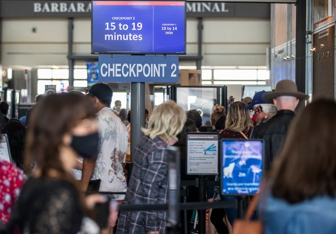 Senate Republicans Urge CDC to End Mask Mandate on Airplanes, Public Transit
