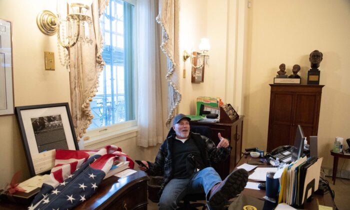Attorney for Man Made Infamous by Jan. 6 Photo Accuses Feds of Multiple Constitutional Violations