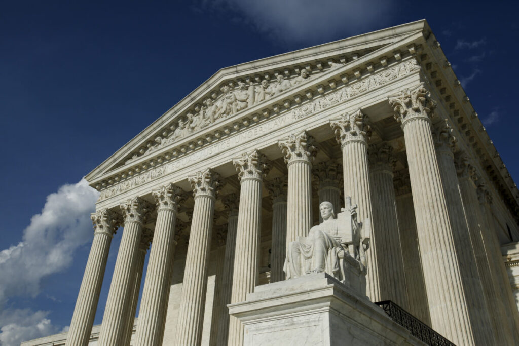 Arizona Ballot-Harvesting Ban Is Legal, Supreme Court Rules in High-Stakes Electoral Integrity Case Arizona’s ban on ballot-harvesting and out-of-precinct voting doesn't violate the federal Voting Rights Act, the… WWW.THEEPOCHTIMES.COM