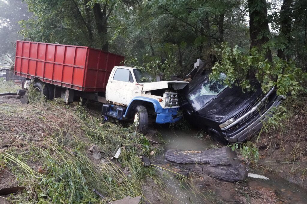 At least 10 killed in Tennessee flash floods; dozens missing