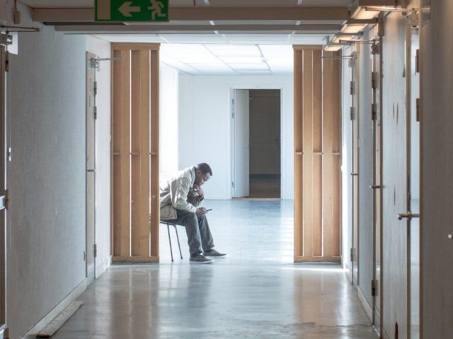 Sweden Stops Deportations to Afghanistan, Releases Migrants From Detention