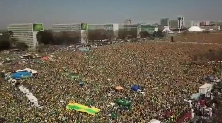 Brazilian President Jair Bolsonaro Packs the Streets with Supporters in Triumphant Show of Power