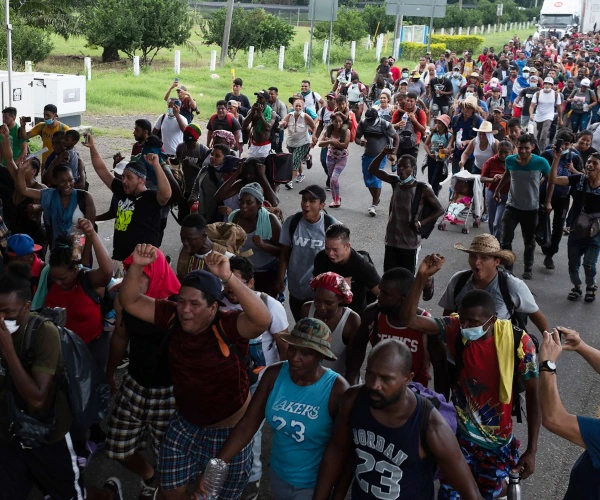 400-Person Migrant Caravan Gathers in Mexico for Trek to US