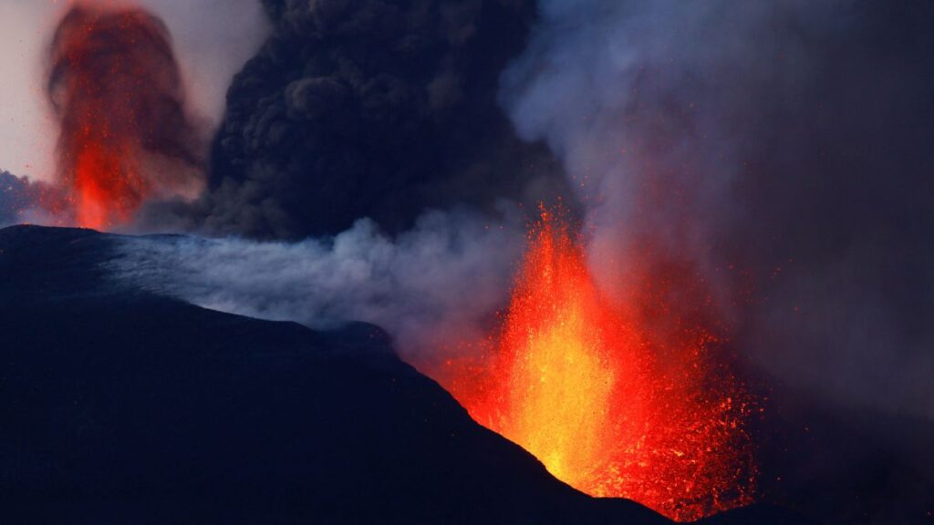La Palma volcano, live updates today: eruption, tsunami warning and latest news | Canary Islands