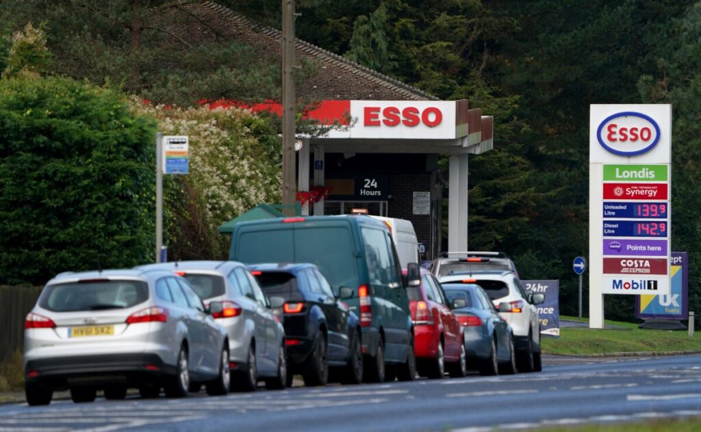 UK Fuel and Household Energy Spending Rises a Fifth in a Fortnight: Lloyds Bank