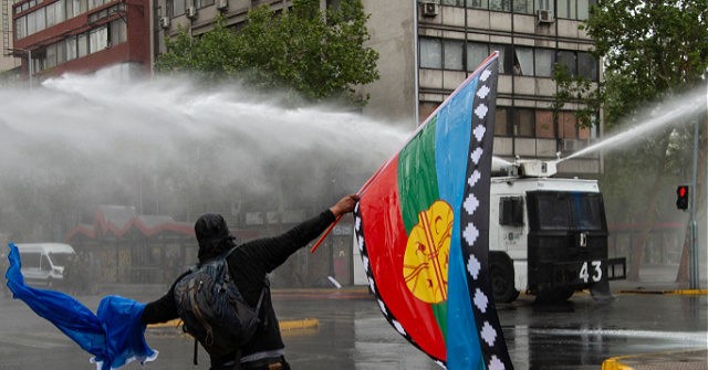 oct10-21-riots-Santiago-Chile-Mapuche-indigenous-flag-getty-640x335.jpg