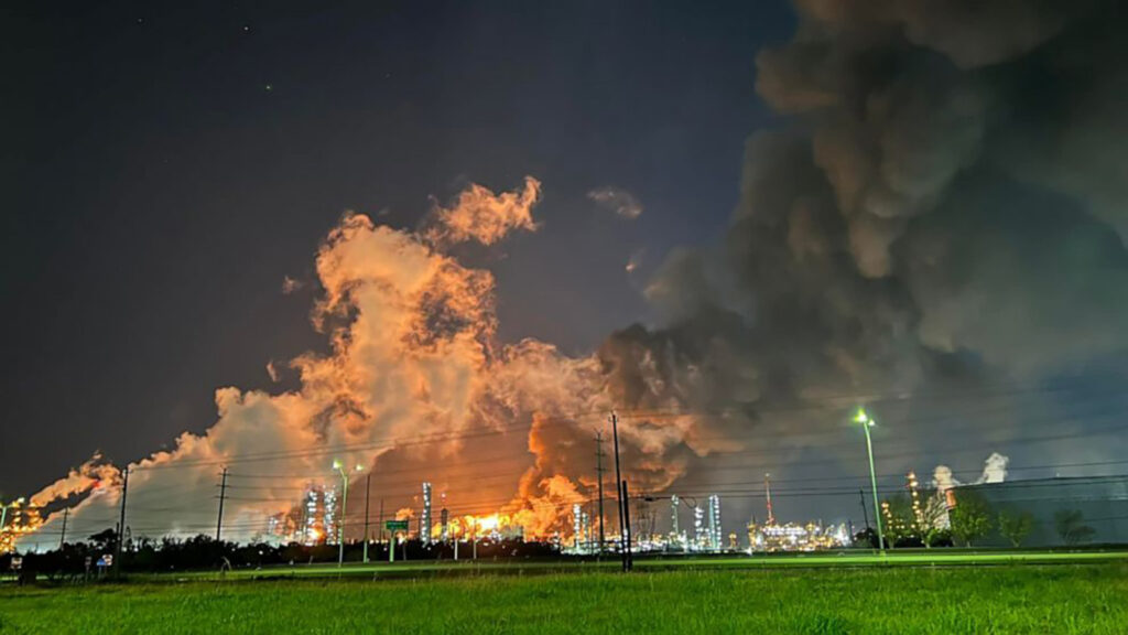 4 injured in 'major industrial accident' at Texas oil refinery, sheriffs say