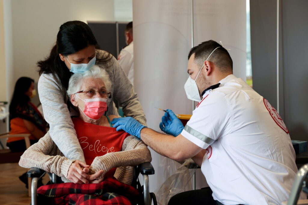 Israel Halts Rollout of 4th COVID Shot, Opts for Hospital Trial to Check Efficacy and Safety