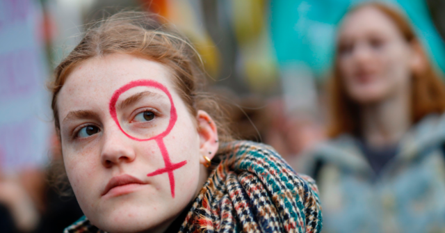 Majority of Women Remain Childless at Thirty for First Time Ever in Britain