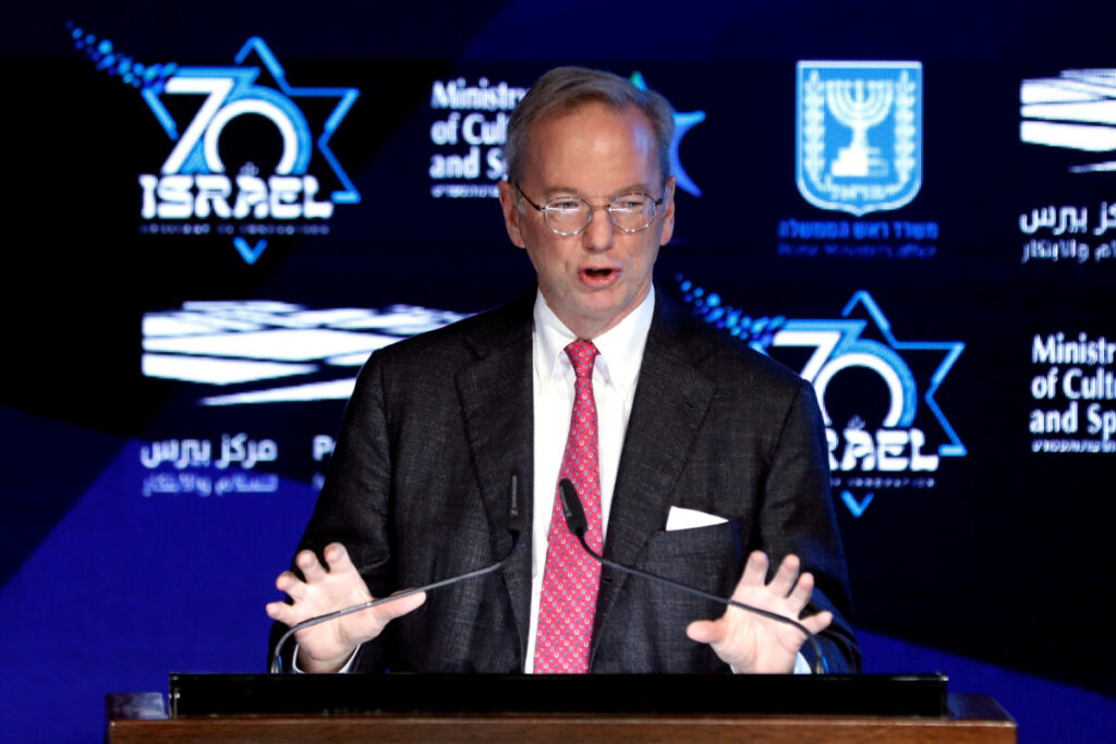 Former Google CEO Slams US’ ‘Pathetic’ Performance in 5G Race, Leaving America ‘Well Behind’ China
