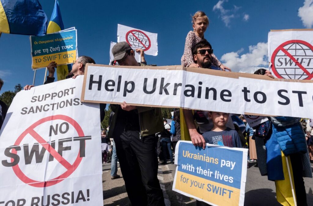 West Inches Closer to ‘Financial Nuclear Option’ of Ejecting Russia From SWIFT