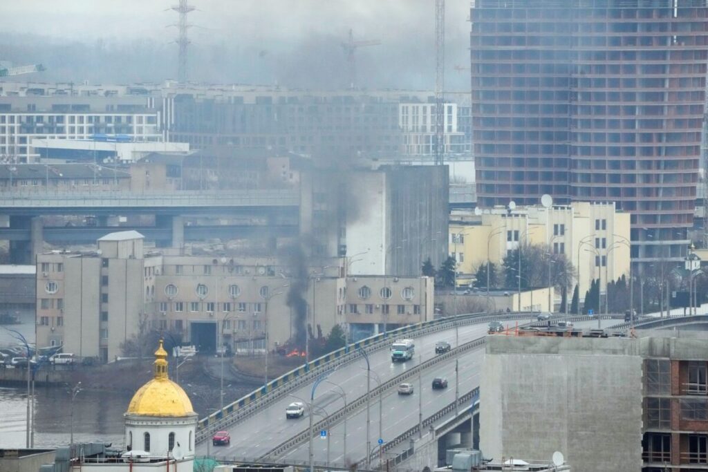 Kyiv Mayor: City ‘Encircled’ by Russian Forces, Then Walks Back Claim
