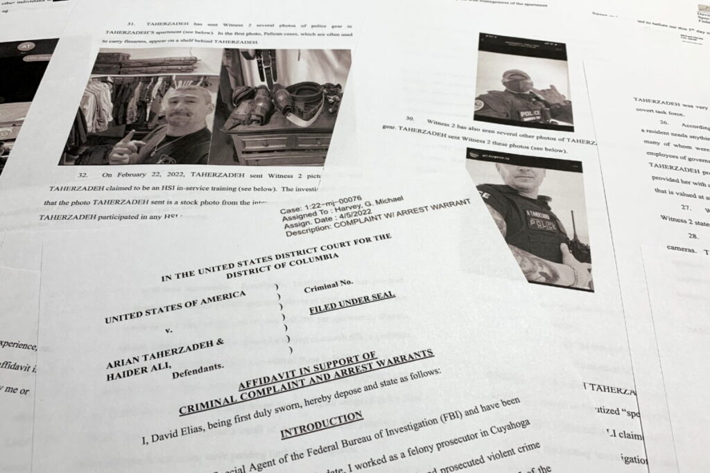 US: 2 Posed as Agents, Gave Gifts to Secret Service Officers