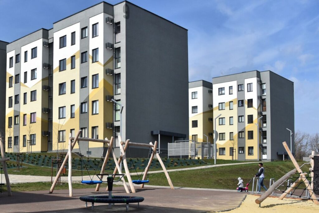 Russia–Ukraine War (April 26): Blasts Heard in Russia’s Belgorod, Nearby Ammunition Depot on Fire: Governor
