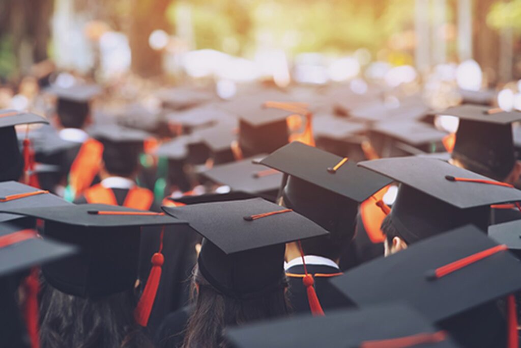 University Hosts Graduation Ceremony Only for LGBTQIA+