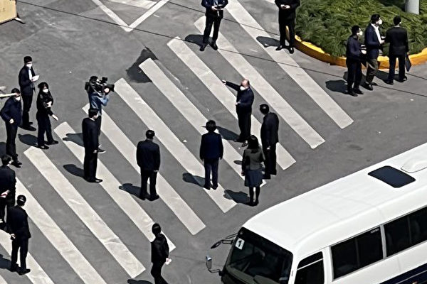 ‘We’re Starving to Death’: Shanghai Residents Under Lockdown Shout at Visiting Vice Premier