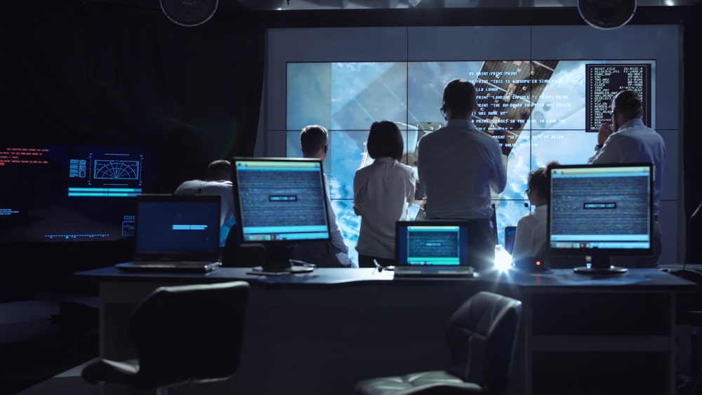 Nasa to launch naked pictures of humans to space in hope of ‘attracting aliens’