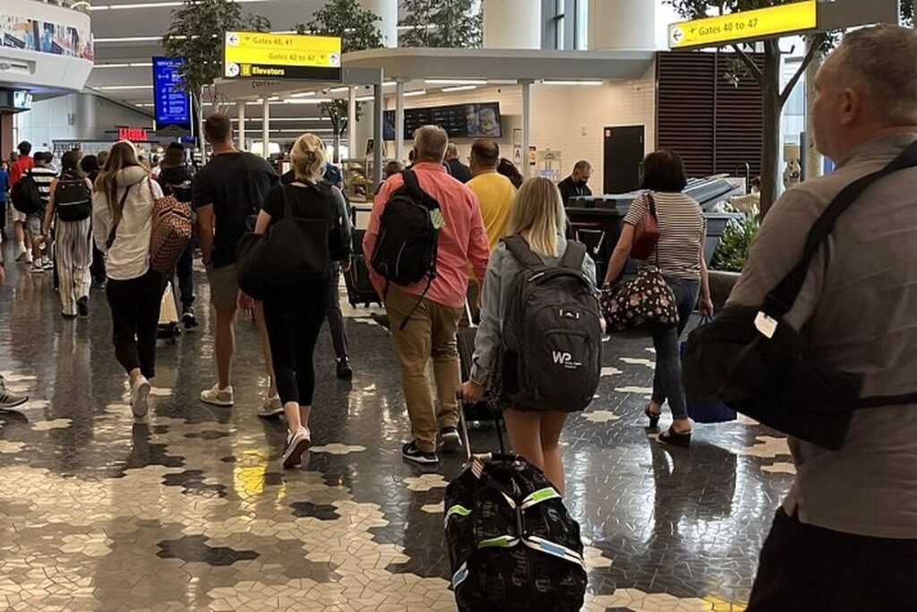 Un-American: Air Travel in the US Descends Into Chaos
