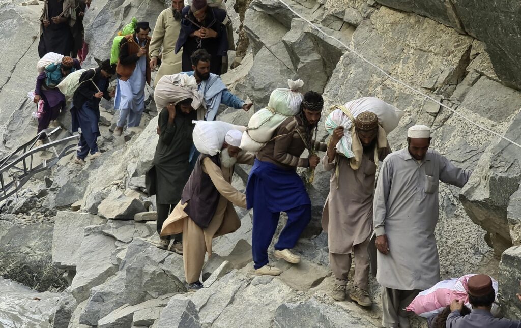 Pakistan’s hope as lake fills: Flood villages to save a city