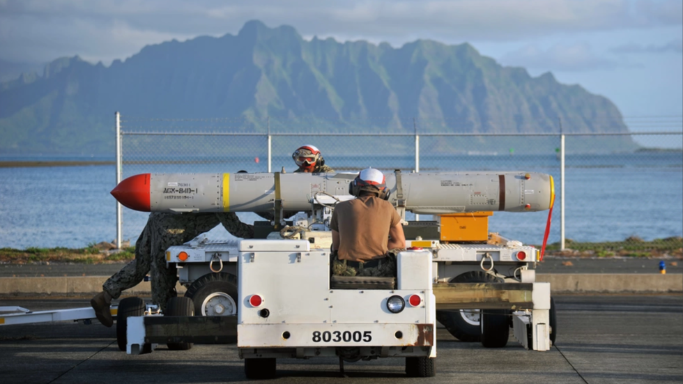 US approves weapons sales to Taiwan