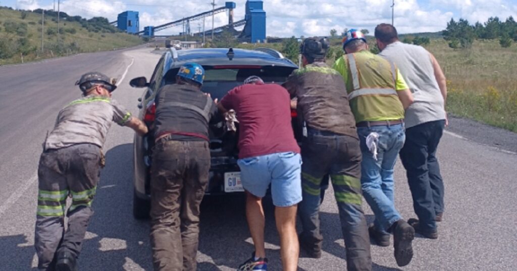 Photos: 5 Coal Miners Push Tourists' Dead Electric Car to Charge Up at Coal Mine