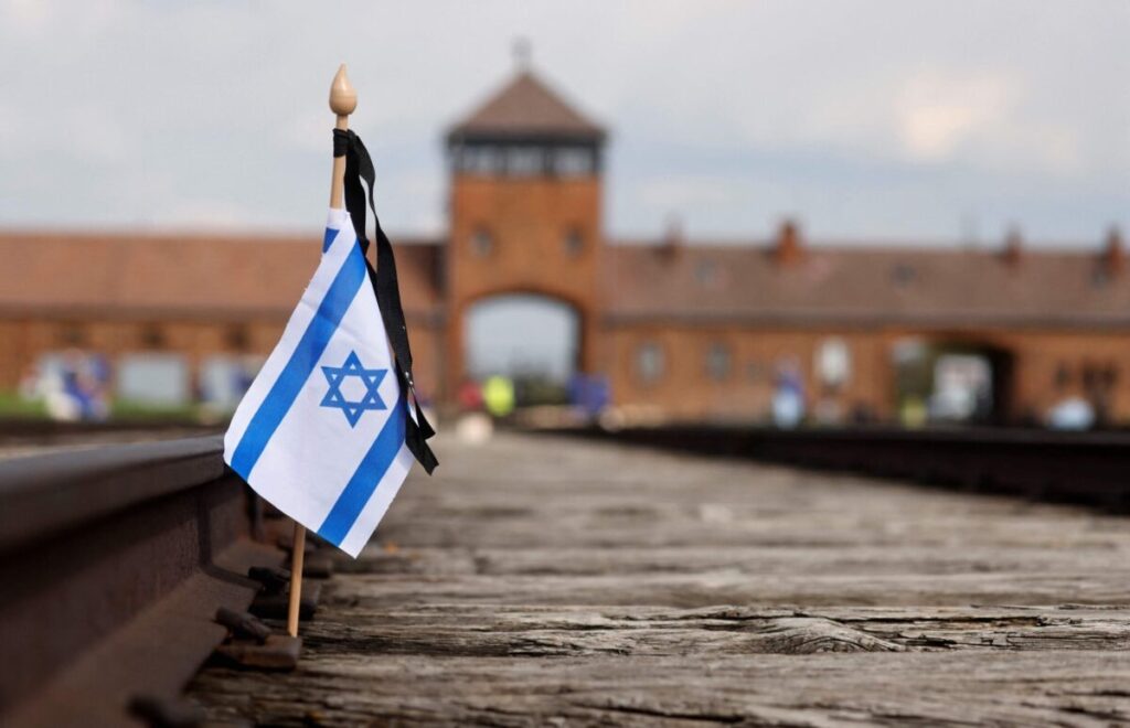 Two Sisters Survived Auschwitz Together, Moved To America To Fulfill Father’s Dream. They Died Days Apart In Alabama.