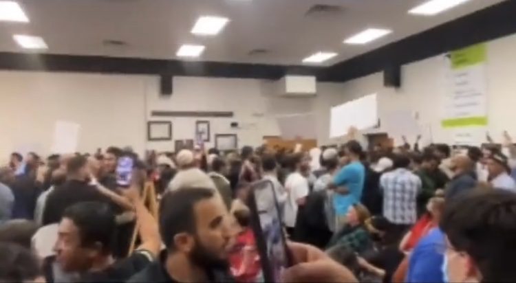 Conservative Muslims and Christians Band Together to Protect Schoolchildren