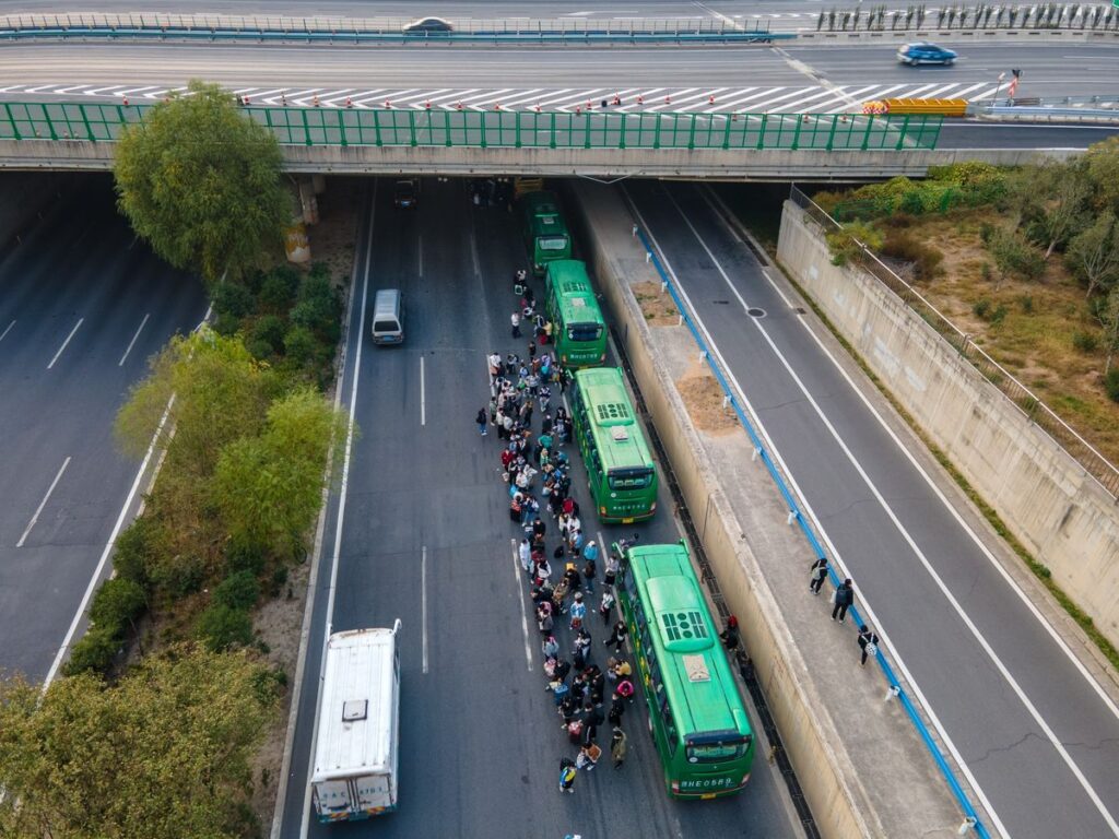 China Locks Down Area Around ‘iPhone City’ in Blow to Apple