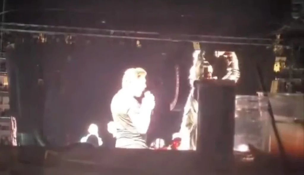 “I’m Rich B-tch” – Elon Musk Responds After Being Booed Onstage During Surprise Appearance at Dave Chappelle Stand-Up Show
