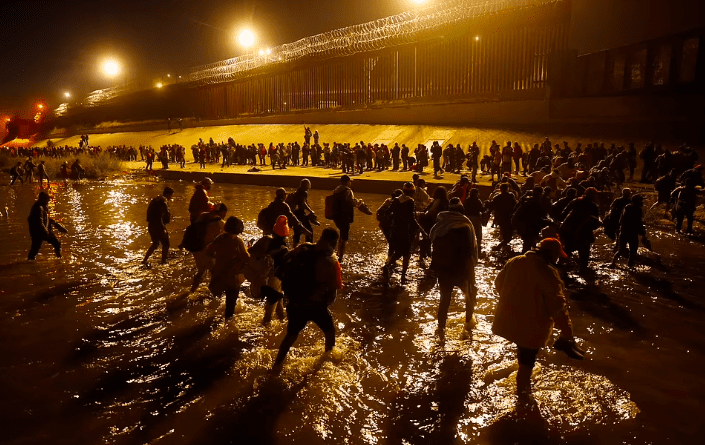 Migrant Caravan of Over 1,000 Illegal Immigrants Crosses into El Paso Just Days Before Title 42 is Set to Expire [VIDEO]