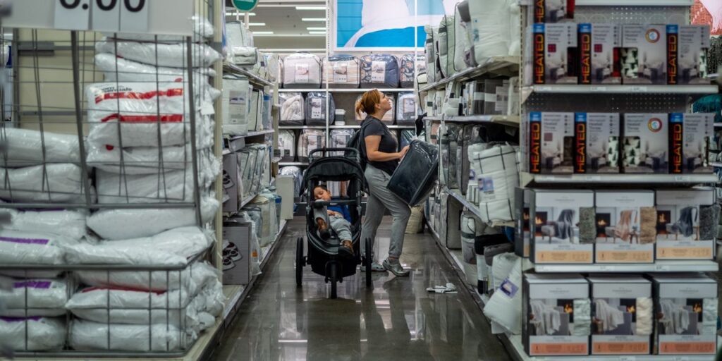 Americans Pessimistic About Prospects for the Economy in 2023, WSJ Poll Finds