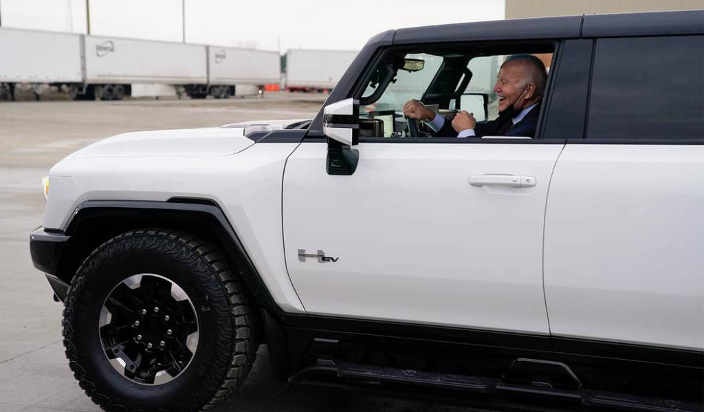 Three Huge Reasons Why Electric Vehicles Will Never Dominate American Roads