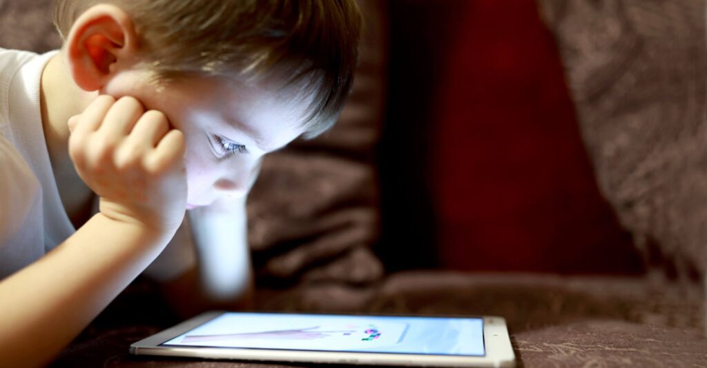 Pediatricians Must Advocate For Stricter Wireless Regulations to Protect Kids From Radiation, Scientists Say